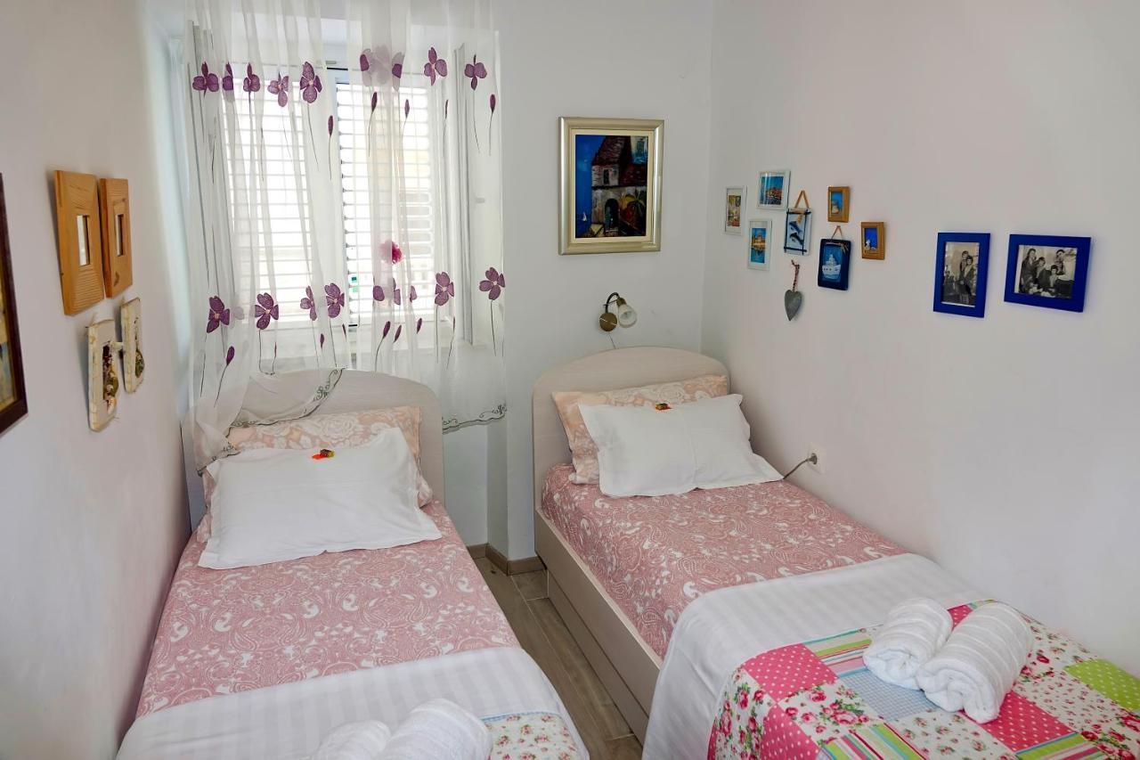 Two-Bedroom Apartment In The Centre Makarska Buitenkant foto